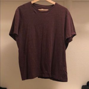 Men’s maroon T shirt